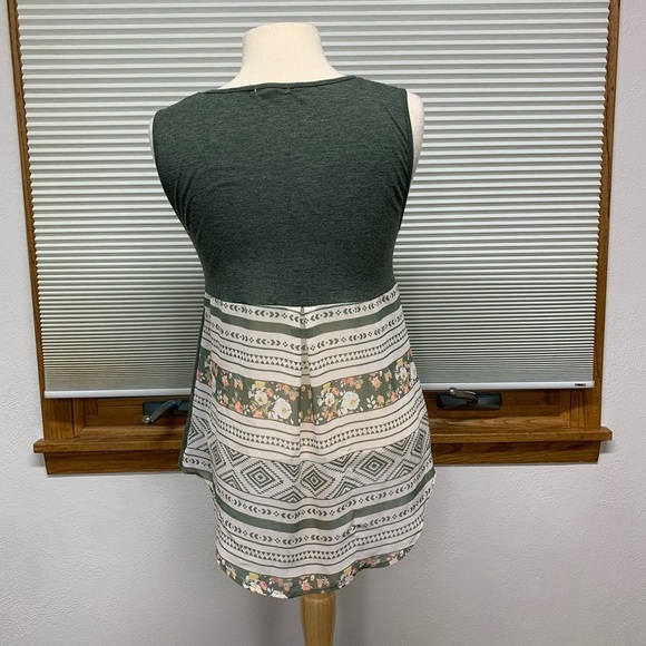 About A Girl Green Dream Believe Do Repeat tank top Size Small - Picture 6 of 9